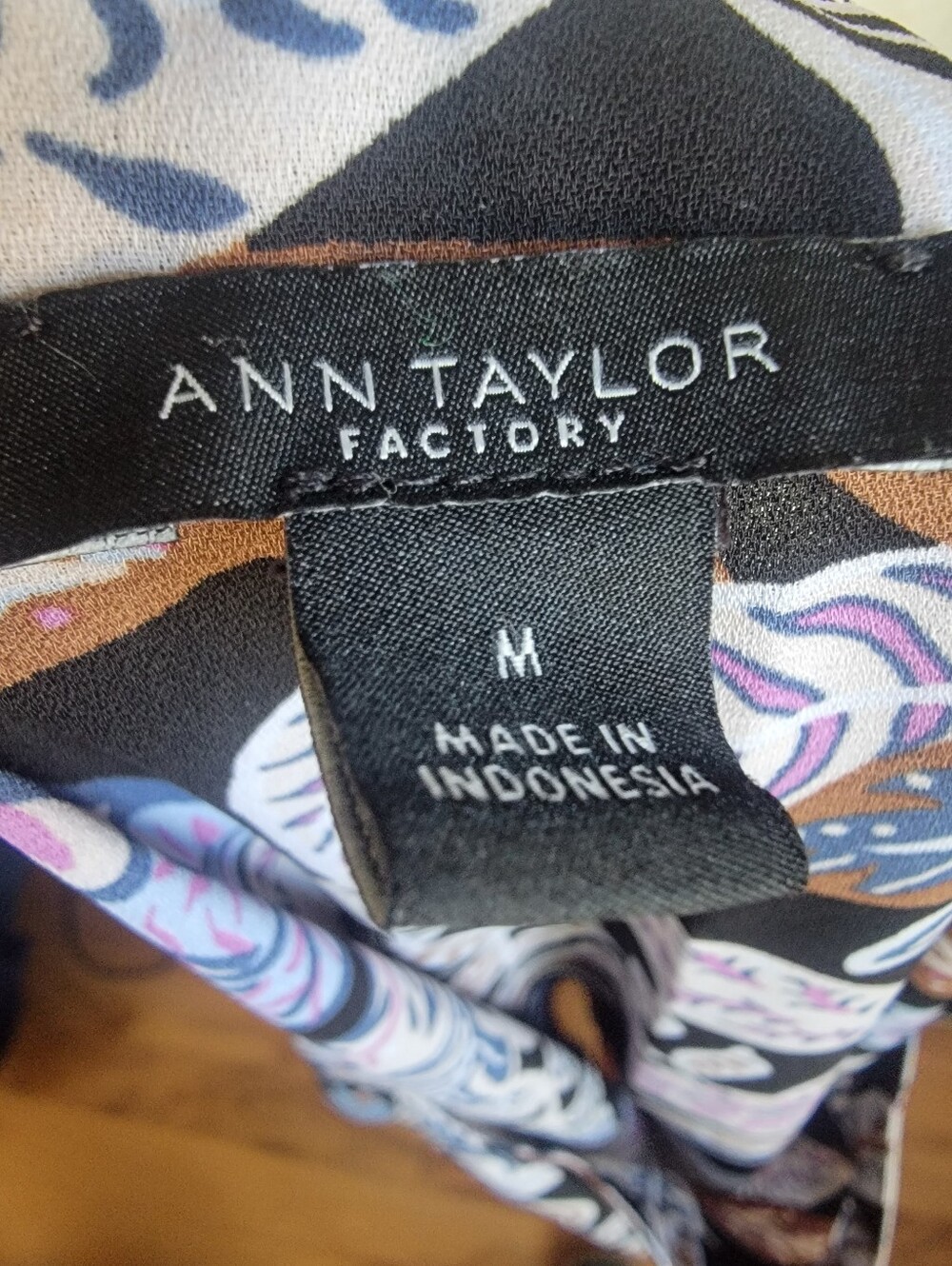 Ann Taylor Factory Women's Black Botanical Print Cap-Sleeve Top Size Medium - Picture 7 of 8